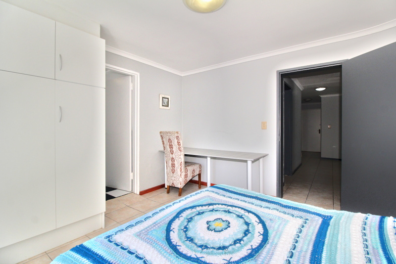 8 Bedroom Property for Sale in Mountainside Western Cape